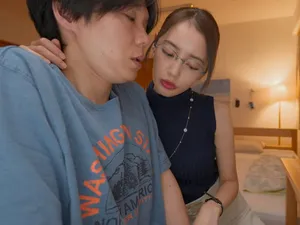 Chị em ép nước và anh trai quan hệ tay ba, đẹp trai và đẹp trai, sex tốt, không dính, chơi với sữa, liếm lồn, dương vật lớn, xuất tinh vào miệng