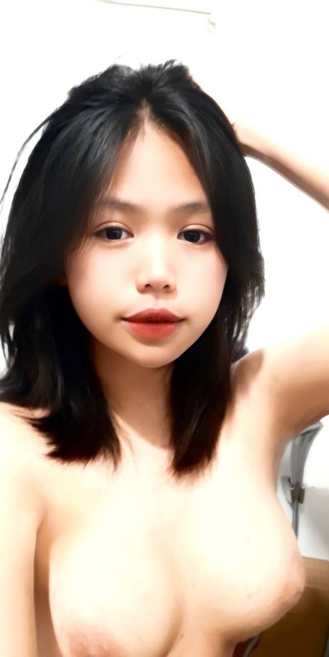 Người tình hậu môn ngọt ngào Clarissa bị địt vào lỗ đít chặt của cô ấy