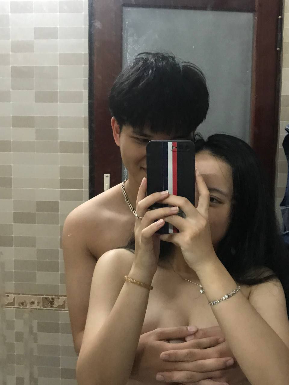 Cậu nhân viên dâng Người vợ cho cấp trên đụ