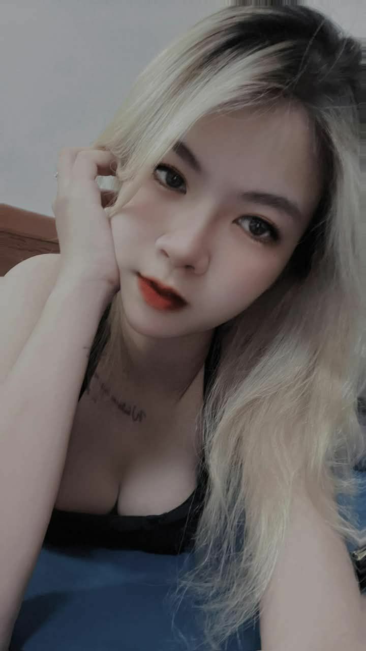 Buồn gã chồng chỉ lo công việc, người vợ địt nhau với đồng nghiệp trẻ